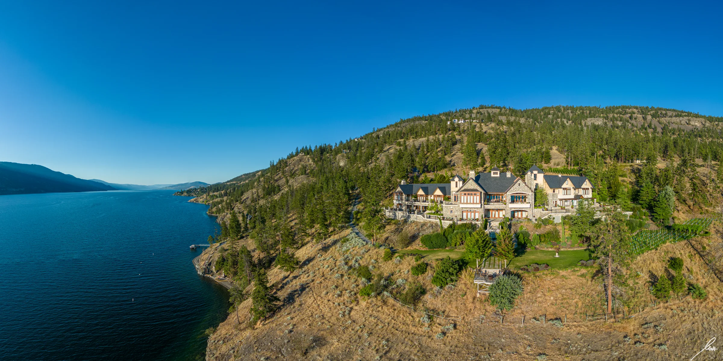 Panoramic aerial view of Château Okanagan estate